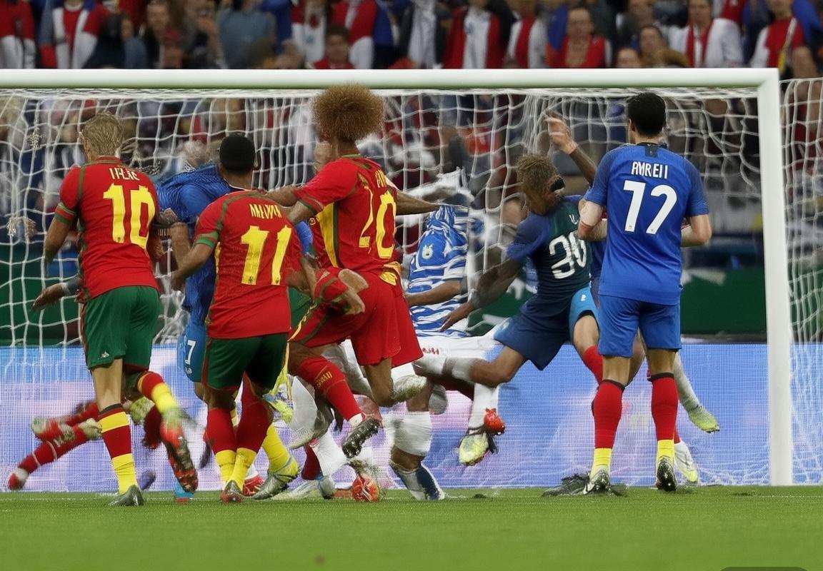 2000年欧洲杯决赛：法国逆转葡萄牙，齐达内亨利铸就辉煌瞬间(图3)