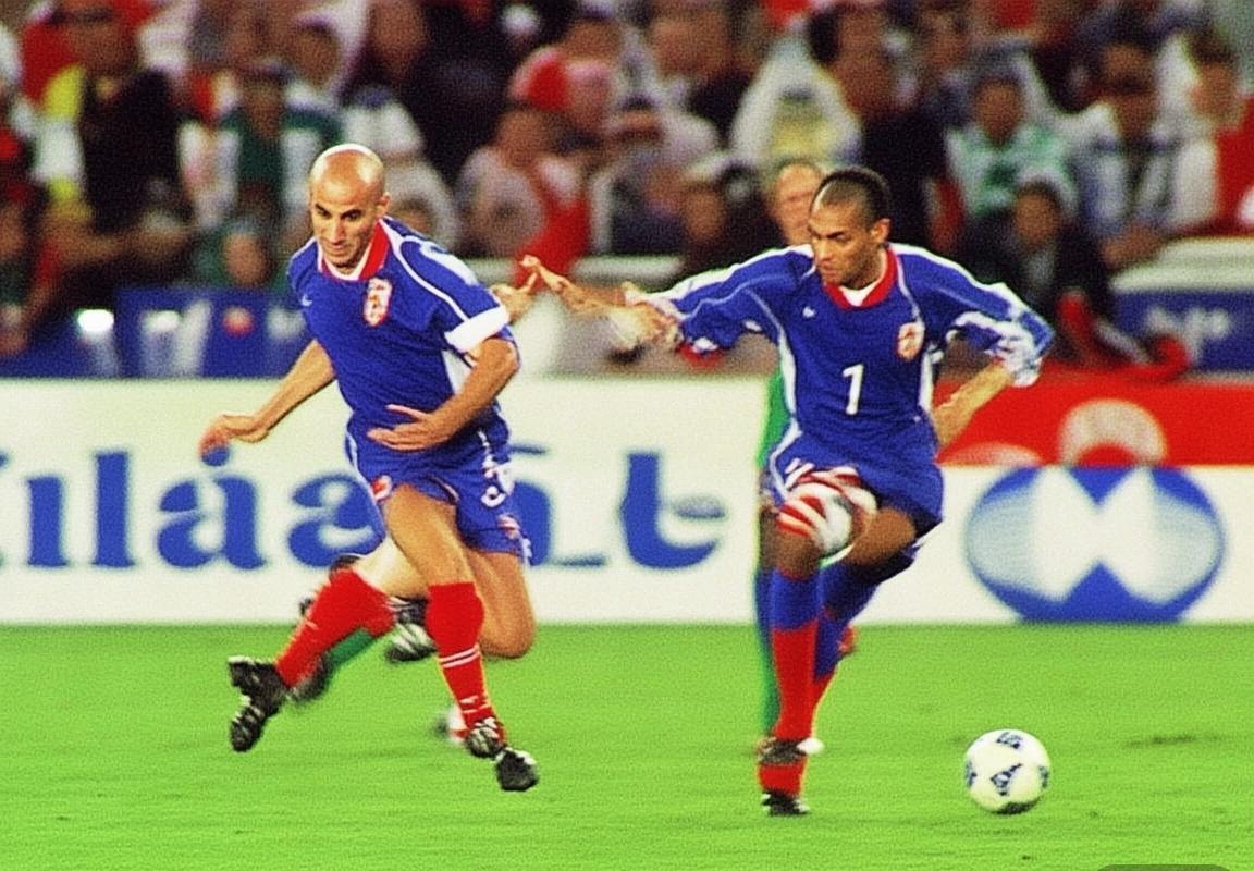 2000年欧洲杯决赛：法国逆转葡萄牙，齐达内亨利铸就辉煌瞬间(图2)